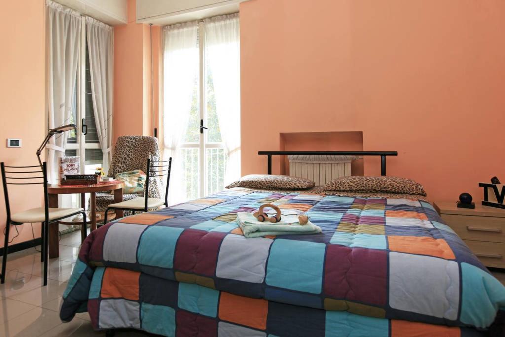 Affittacamere Room, 200m Subway, Navigli Area, Free Park, 10min Center, No Fee, Shared Bath And Kitchen *