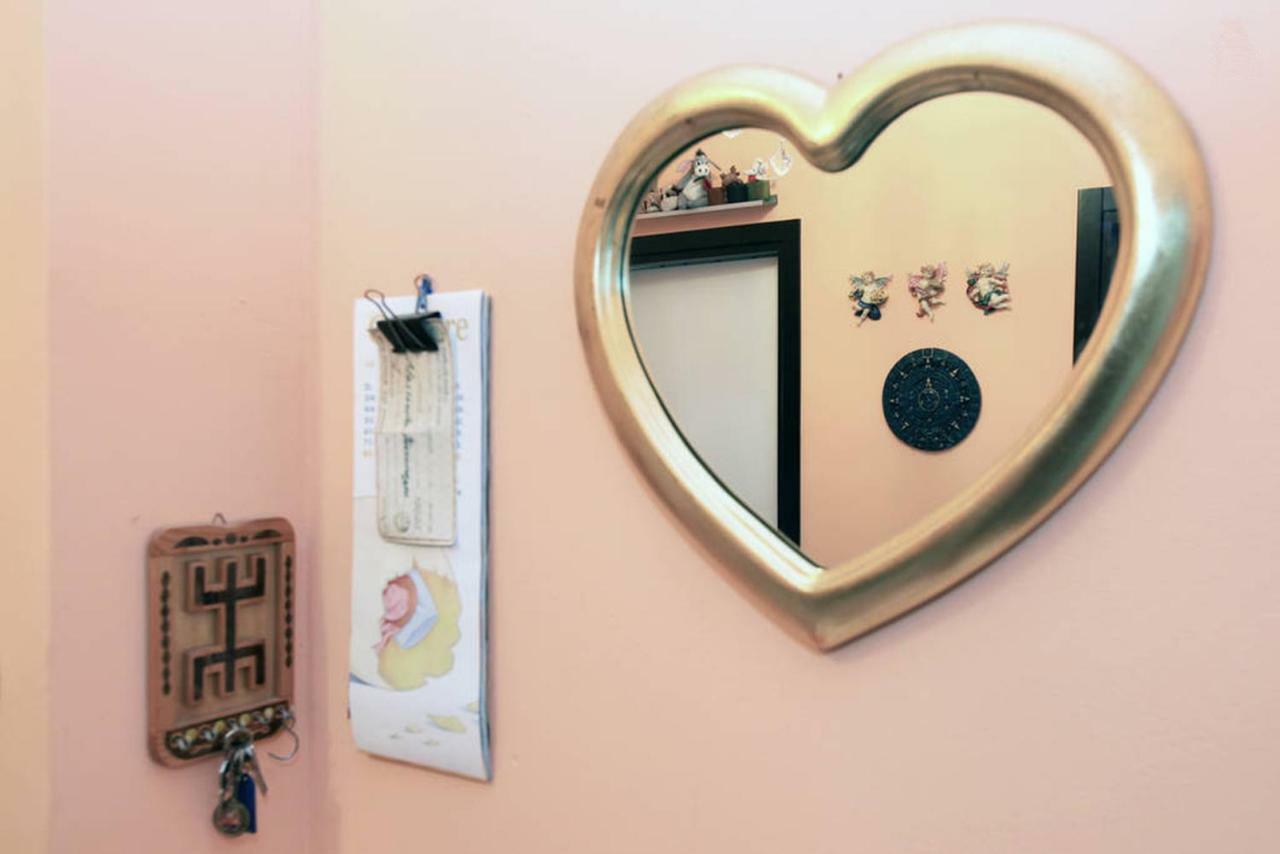 Affittacamere Room, 200m Subway, Navigli Area, Free Park, 10min Center, No Fee, Shared Bath And Kitchen *