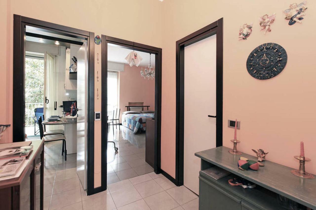 Room, 200m Subway, Navigli Area, Free Park, 10min Center, No Fee, Shared Bath And Kitchen Affittacamere *
