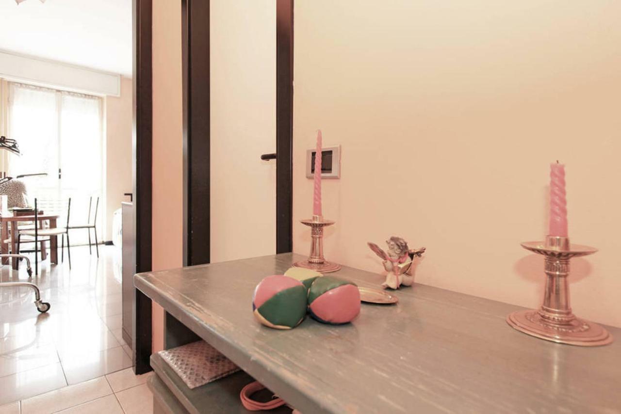 Room, 200m Subway, Navigli Area, Free Park, 10min Center, No Fee, Shared Bath And Kitchen Milano