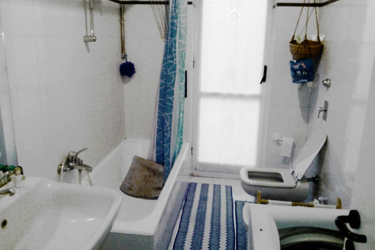 Room, 200m Subway, Navigli Area, Free Park, 10min Center, No Fee, Shared Bath And Kitchen Affittacamere *